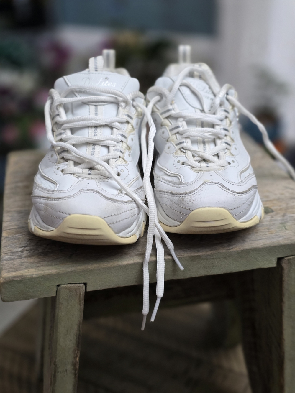 Sketchers 7.5 Sneakers with Cream Sole - Comfortable Everyday Trainers
